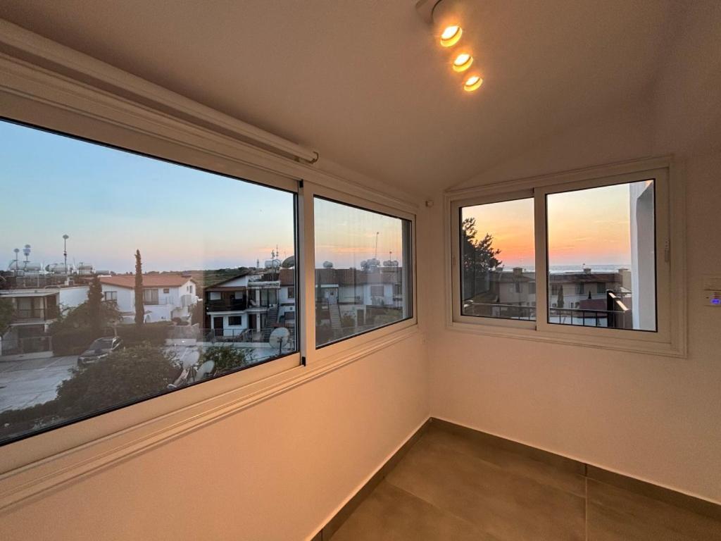 Venus Lighthouse 2b, Sea-view, Center Apartament Pafos